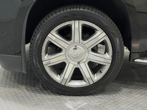 Used 2018 Cadillac Escalade Luxury image 38