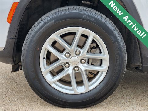 Used 2024 Jeep Grand Cherokee L Laredo image 10