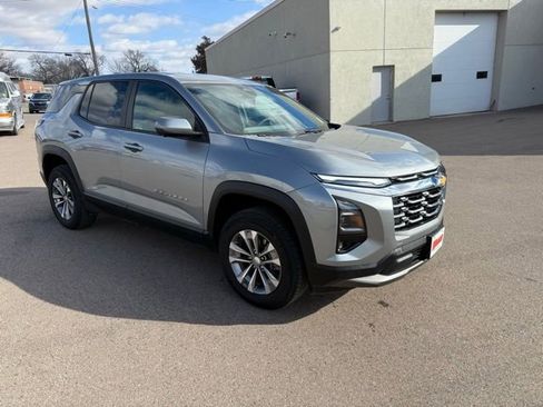 Used 2025 Chevrolet Equinox LT w/ Safety and Technology Package image 5