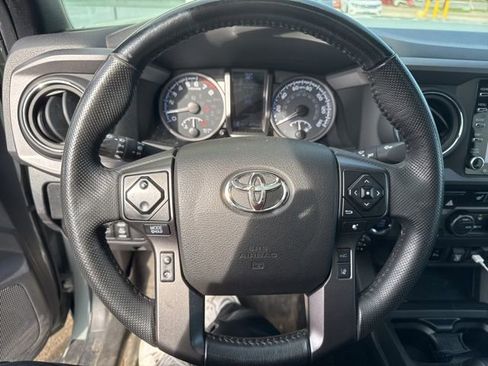 Used 2022 Toyota Tacoma TRD Off-Road w/ TRD Premium Off Road Package image 6