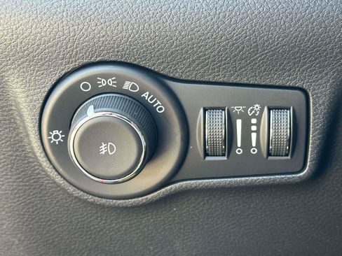 Used 2025 Jeep Compass Trailhawk w/ Trailhawk Elite Group AWD/4WD image 21