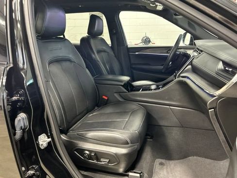 Used 2023 Jeep Grand Cherokee L Overland AWD/4WD image 12