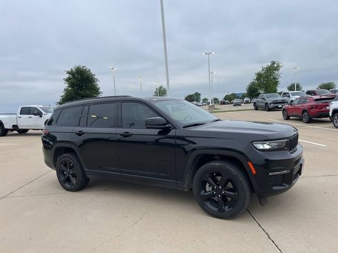 Used 2024 Jeep Grand Cherokee L Limited w/ Black Appearance Package RWD image 7