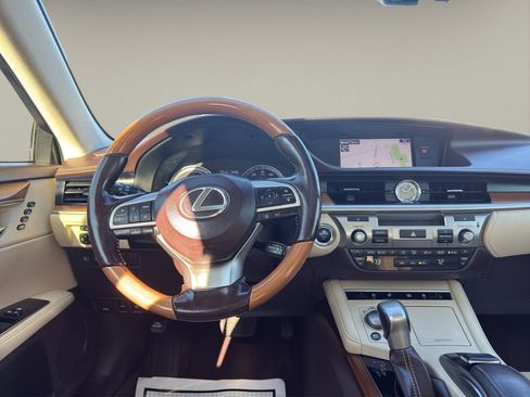 Used 2016 Lexus ES 300h image 8