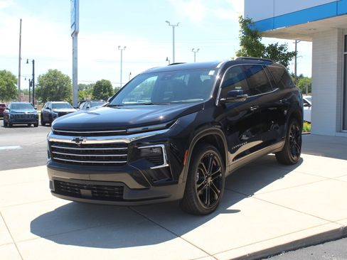 New 2026 Chevrolet Traverse LT w/ Driver Confidence Package AWD/4WD image 7