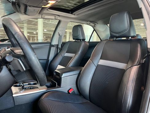 Used 2014 Toyota Camry SE w/ Moonroof Package FWD image 11