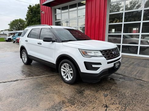 Used 2016 Ford Explorer 4WD image 2