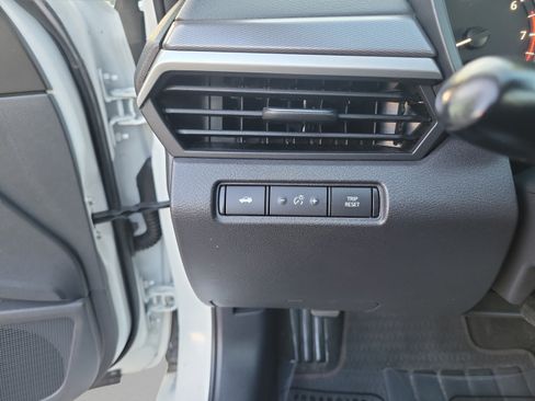 Used 2024 Nissan Altima 2.5 SR FWD image 26