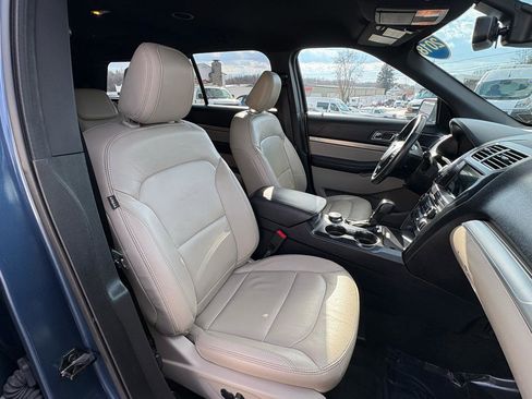 Used 2018 Ford Explorer XLT w/ Equipment Group 202A image 18