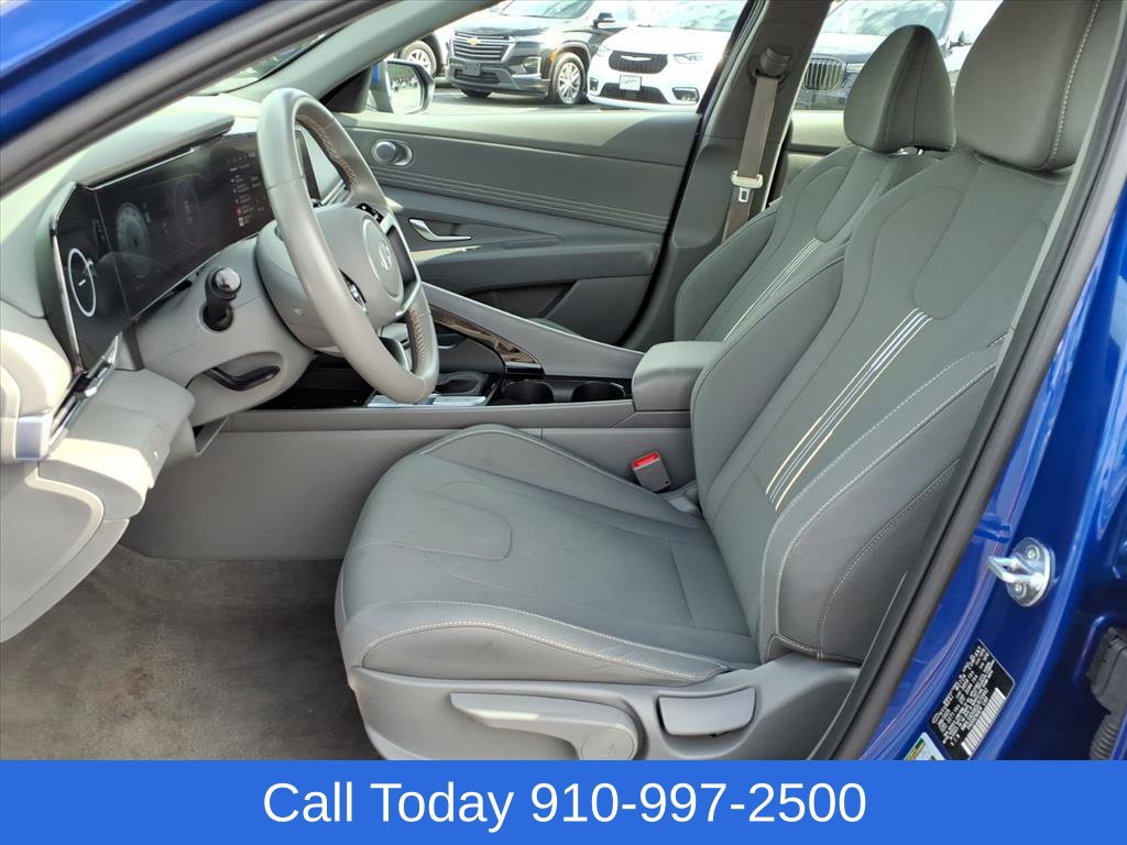 Used 2025 Hyundai Elantra SEL FWD image 3