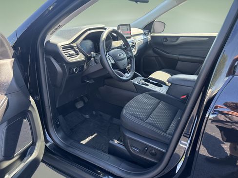 Used 2023 Ford Escape Active w/ Cold Weather Package FWD image 9