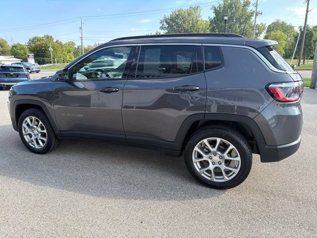 Used 2024 Jeep Compass Latitude AWD/4WD image 5