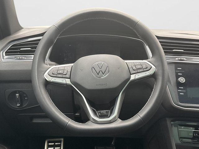 Used 2023 Volkswagen Tiguan SE R-Line AWD/4WD image 12