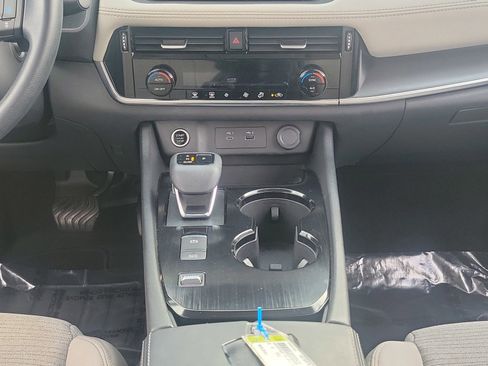 Used 2023 Nissan Rogue SV image 29