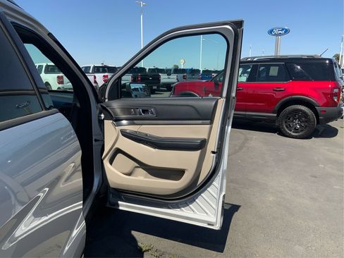 Used 2018 Ford Explorer XLT w/ Equipment Group 201A AWD/4WD image 21
