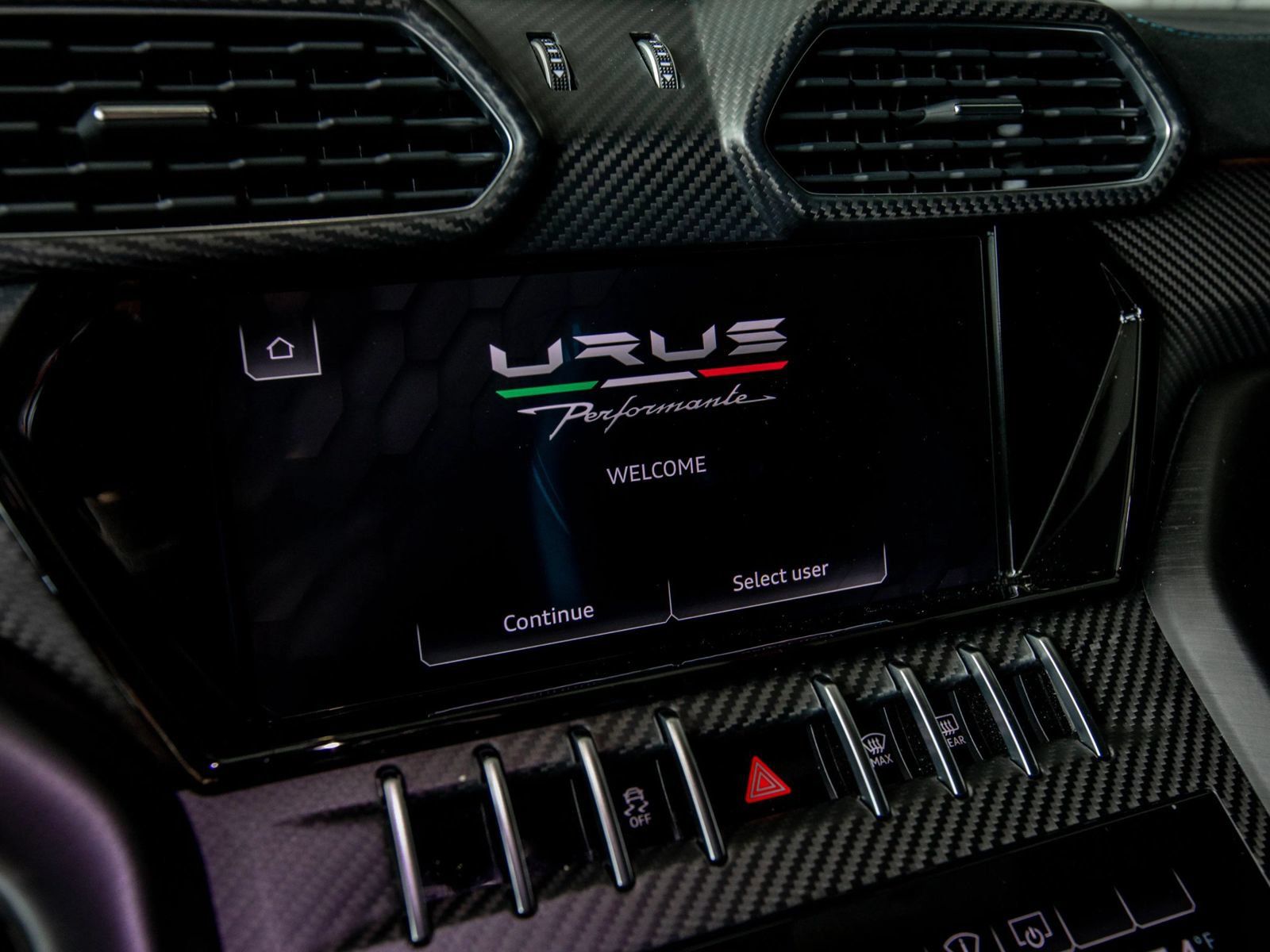 Used 2023 Lamborghini Urus Performante AWD/4WD image 34