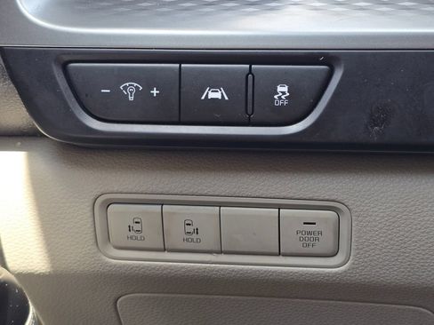 Used 2024 Kia Carnival LX FWD image 20