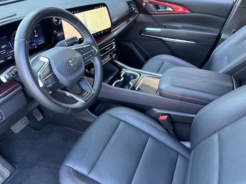 Used 2025 Chevrolet Traverse Z71 image 11