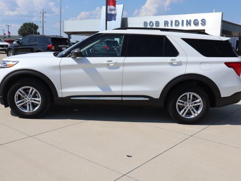 Used 2024 Ford Explorer XLT w/ Equipment Group 202A AWD/4WD image 8