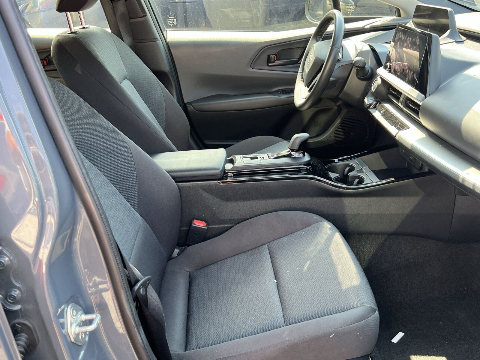 Used 2025 Toyota Prius LE FWD image 23