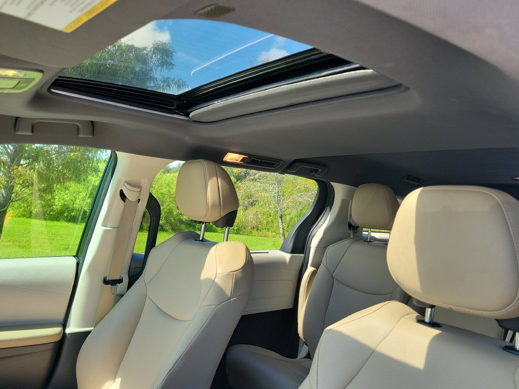 Used 2023 Toyota Sienna XLE FWD image 21