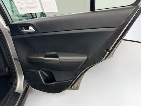 Used 2020 Kia Sportage LX image 30