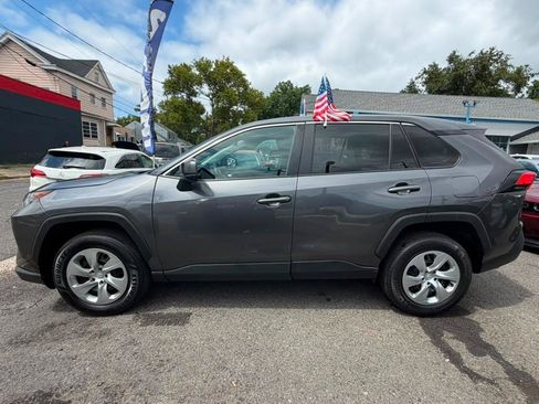 Used 2022 Toyota RAV4 LE AWD/4WD image 10