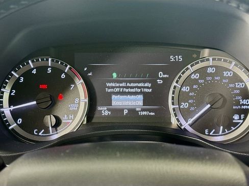 Used 2024 Toyota Highlander XLE image 12