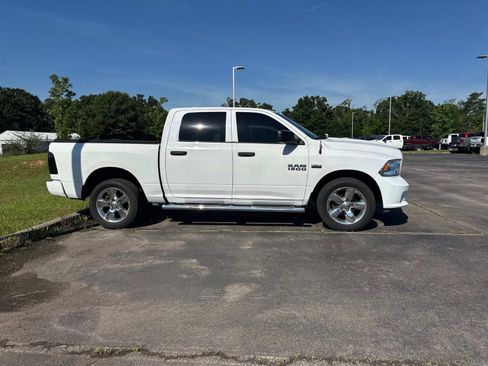Used 2018 RAM 1500 Express w/ Express Value Package AWD/4WD image 3