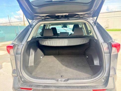 Used 2020 Toyota RAV4 XLE FWD image 14