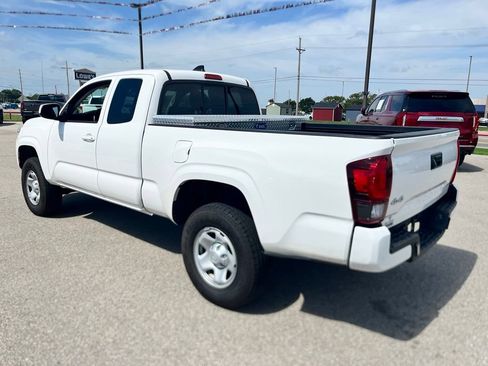 Used 2021 Toyota Tacoma SR w/ SR Convenience Package AWD/4WD image 4
