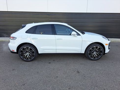 Used 2026 Porsche Macan AWD/4WD image 8