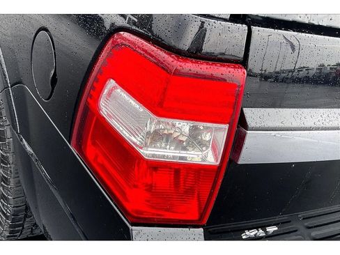 Used 2016 Ford Expedition XLT AWD/4WD image 32
