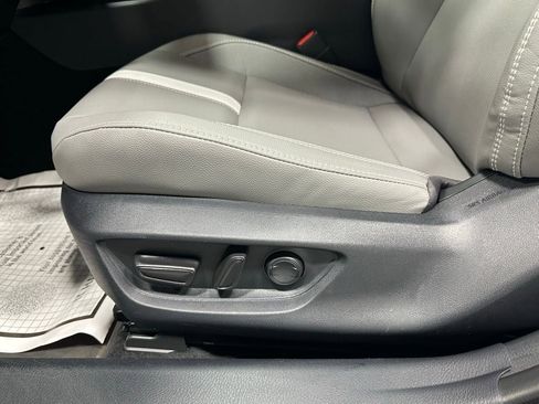 Used 2025 Toyota Camry SE w/ Convenience Package FWD image 12