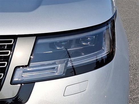New 2025 Land Rover Range Rover SE image 6