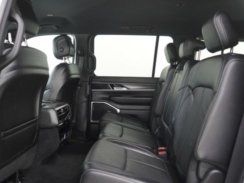 Used 2024 Jeep Wagoneer Series II w/ Flexible Seating Group AWD/4WD image 18