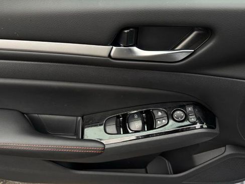 New 2025 Nissan Altima 2.5 SR image 19