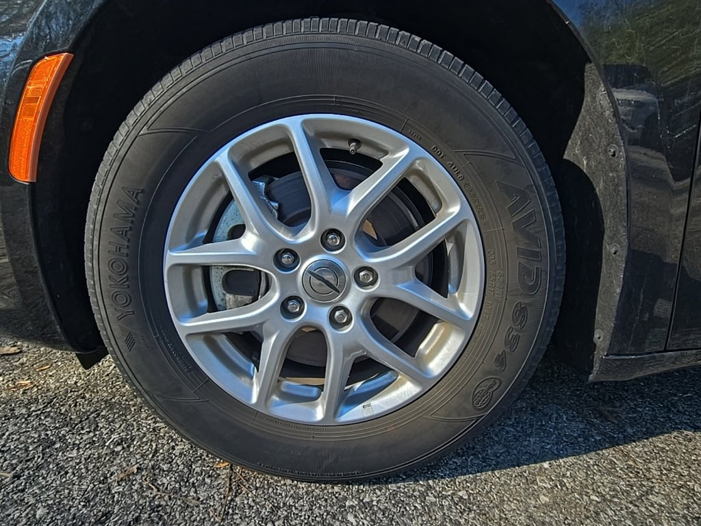 Used 2023 Chrysler Pacifica Touring-L FWD image 15
