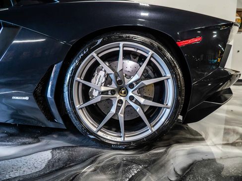 Used 2015 Lamborghini Aventador LP 700-4 image 19