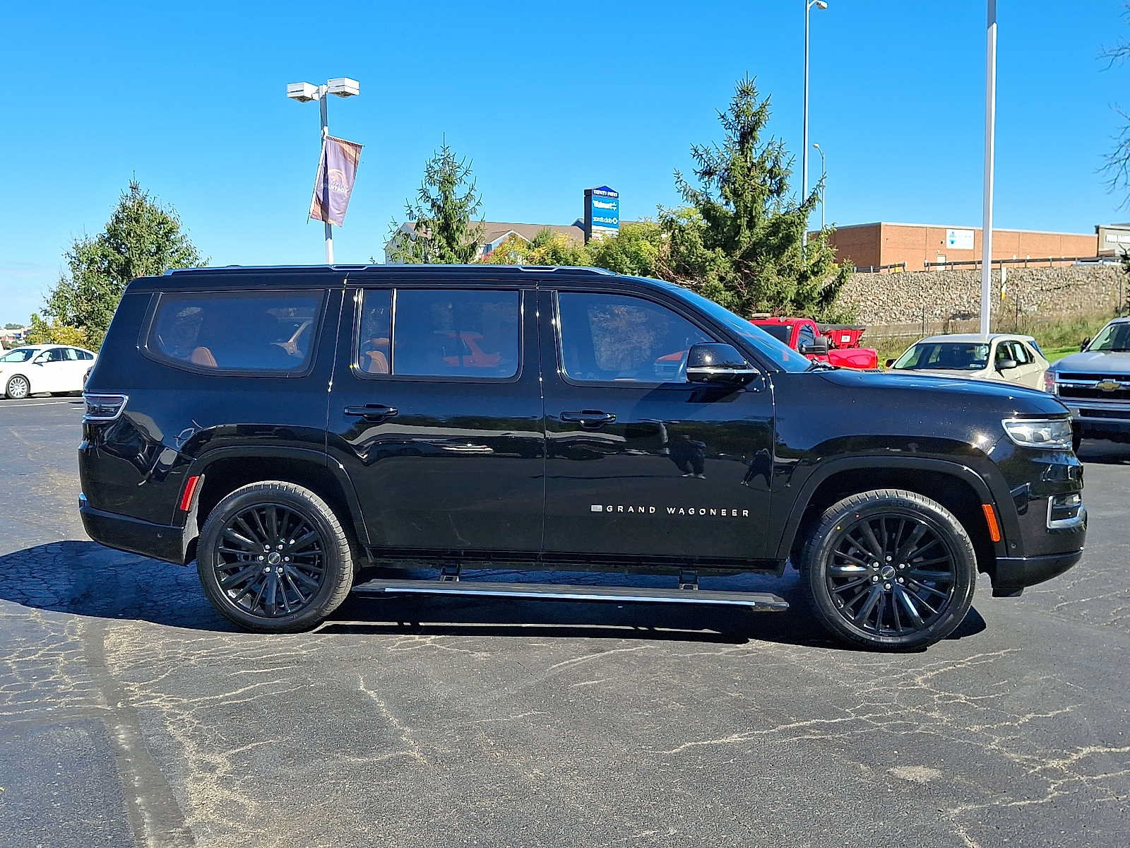 Used 2022 Jeep Grand Wagoneer Series III AWD/4WD image 7
