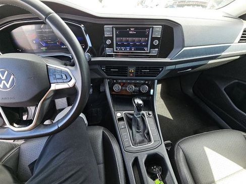 Used 2024 Volkswagen Jetta SE FWD image 7