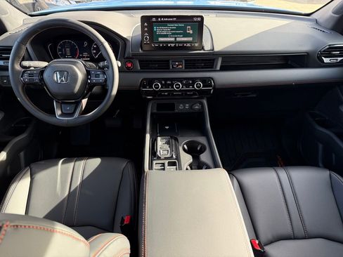 Certified 2025 Honda Pilot TrailSport image 16