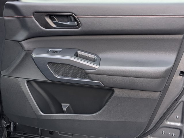 Used 2025 Nissan Pathfinder Rock Creek AWD/4WD image 13