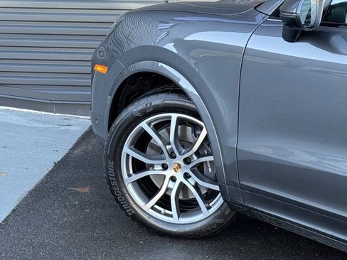 Used 2025 Porsche Cayenne image 12