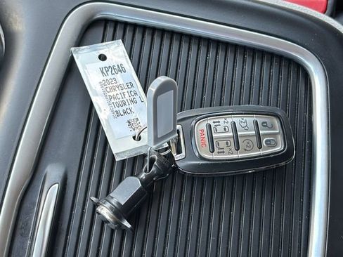 Certified 2023 Chrysler Pacifica Touring-L FWD image 29