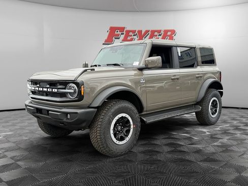 New 2025 Ford Bronco Outer Banks w/ Sasquatch Package AWD/4WD image 1