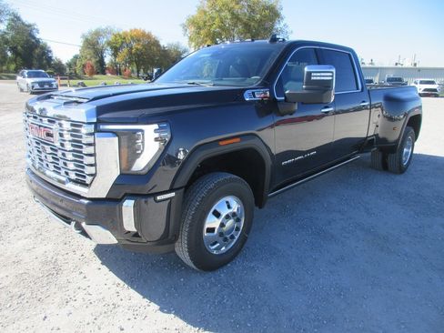 New 2026 GMC Sierra 3500 Denali w/ Denali Reserve Package image 11