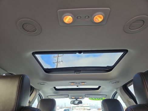 Used 2017 Chevrolet Traverse LT image 19