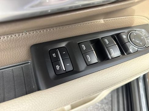 Used 2022 GMC Yukon XL Denali RWD image 46