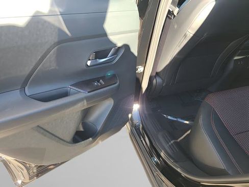 New 2026 Nissan Kicks SR w/ SR Premium Package image 18